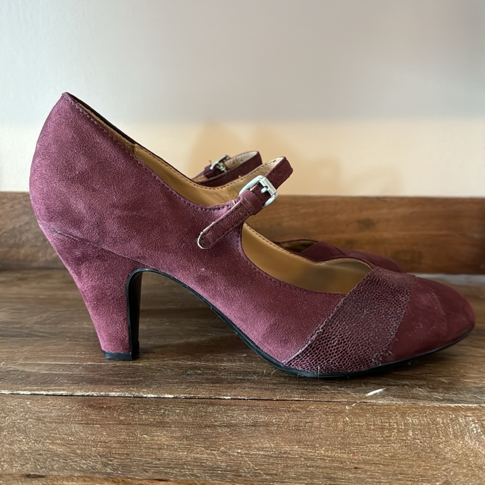 Size 9 maroon suede Mary Jane naturalizer pumps - Picture 4 of 7